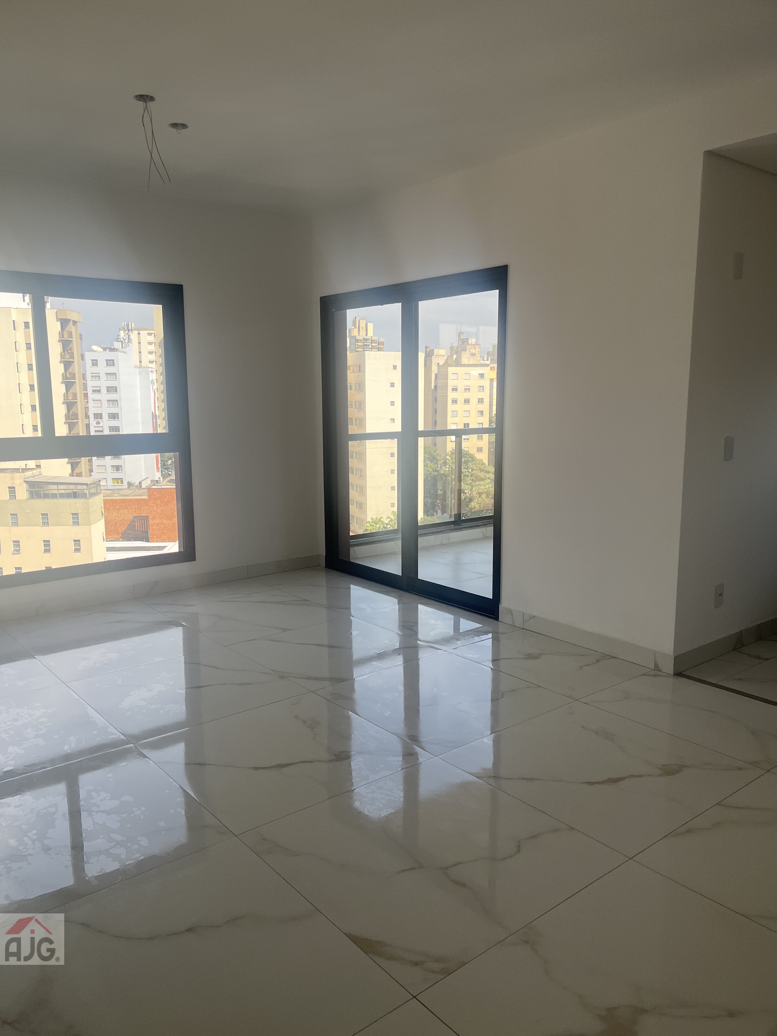 APTO A VENDA DE 117m2 - CAMBUÍ 4