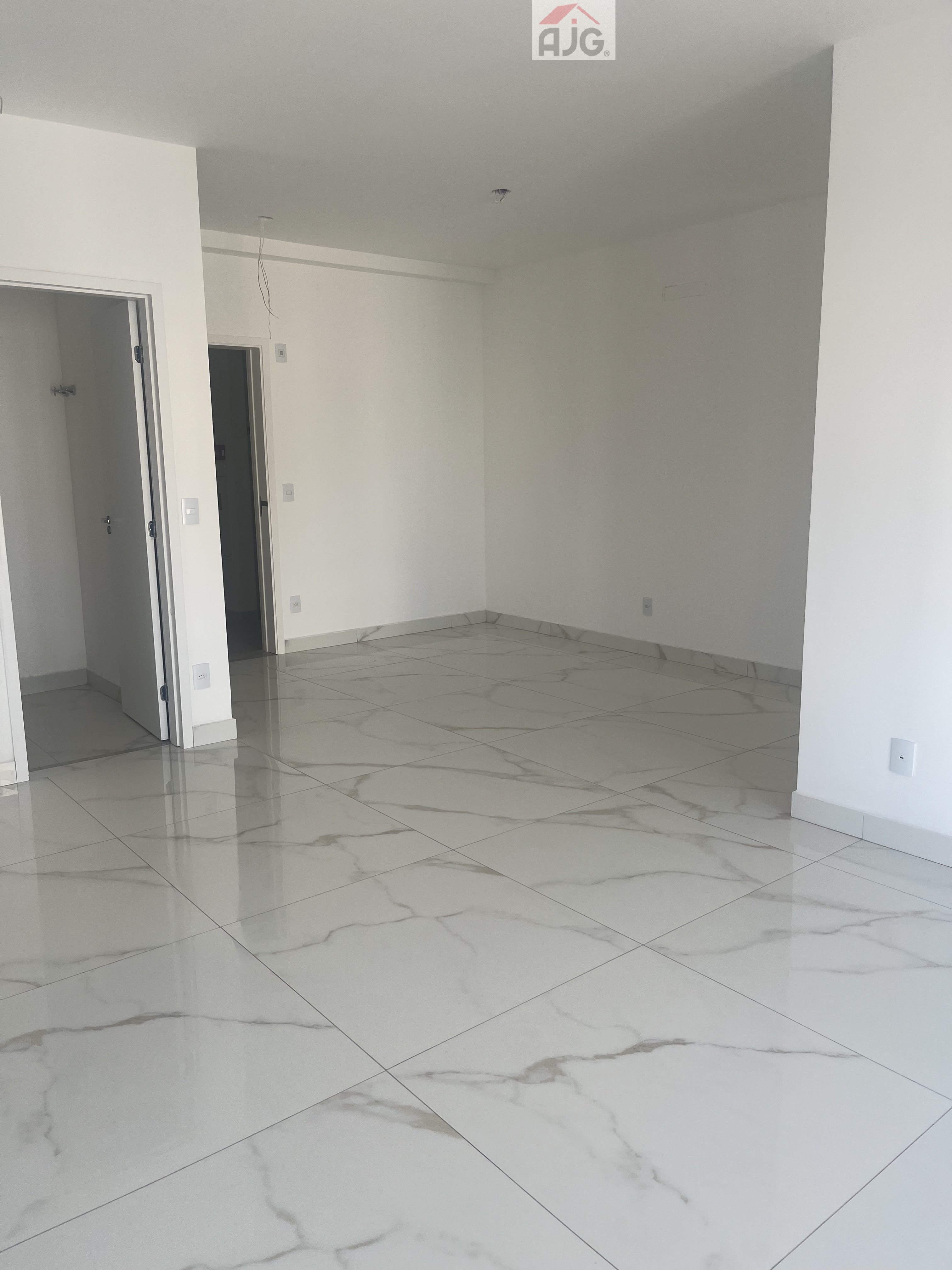 APTO A VENDA DE 117m2 - CAMBUÍ 11